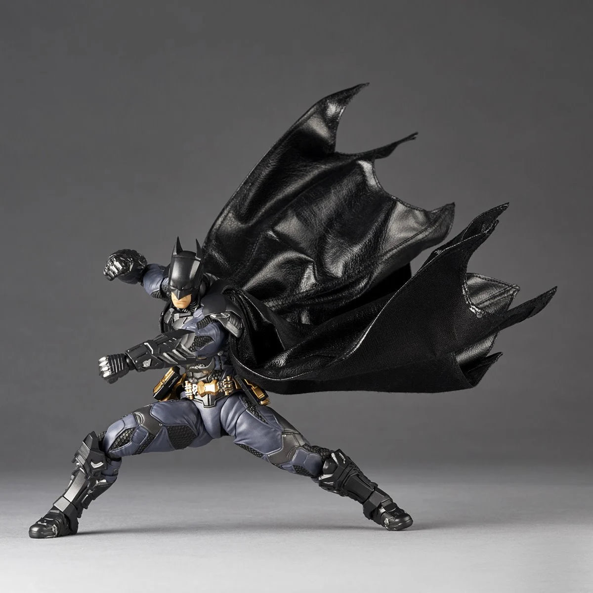(PREVENTA) Batman: Arkham Knight Batman Revoltech Amazing Yamaguchi Action Figure