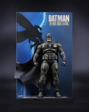 (PREVENTA) McFarlane Toys - DC Multiverse Batman (The Dark Knight Returns) 7in Action Figure, McFarlane Cover Recreations, Gold Label, Amazon Exclusive