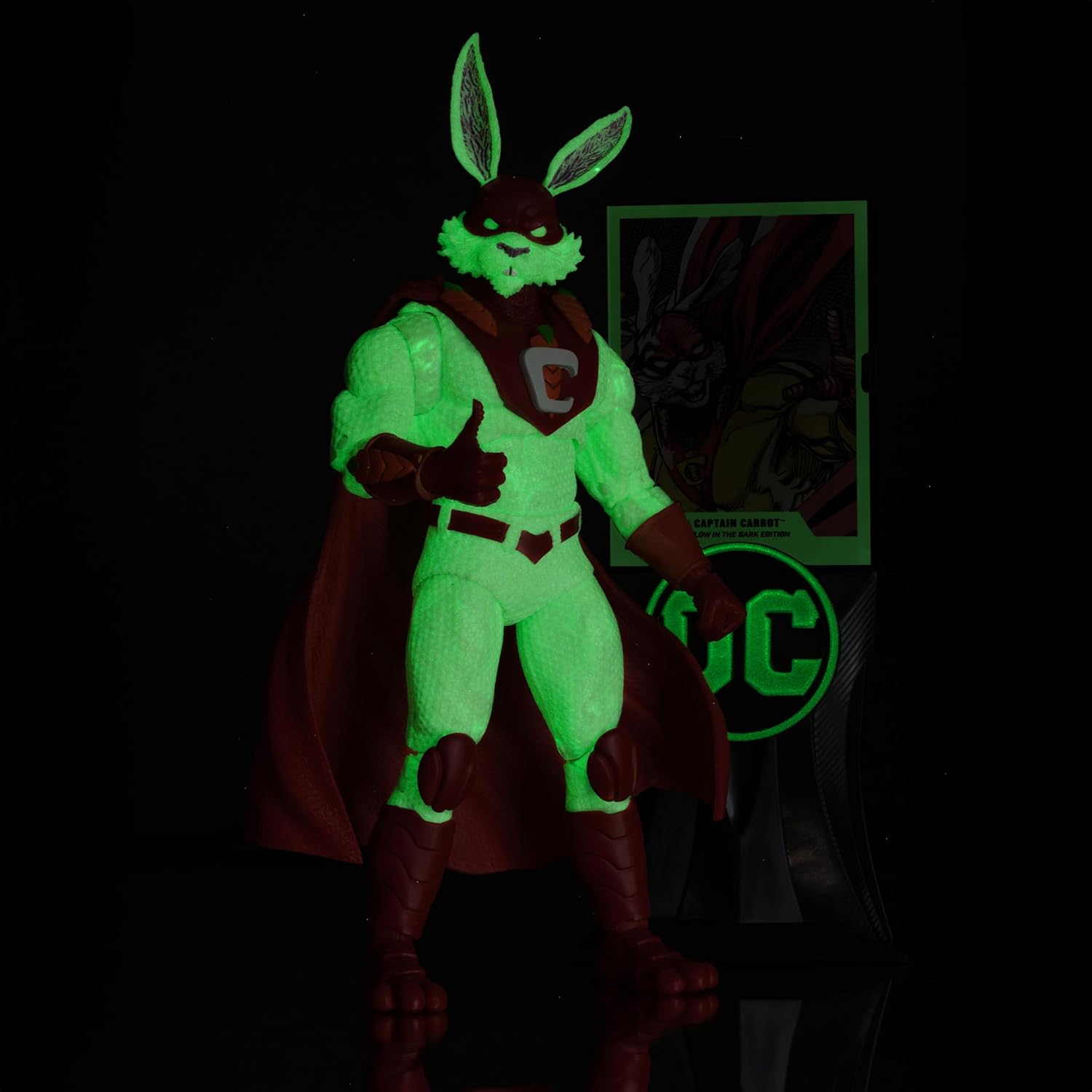 (PREVENTA) McFarlane Toys - DC Multiverse Captain Carrot (Justice League Incarnate), Glow in The Dark Edition, 7in Action Figure, Gold Label, Amazon Exclusive