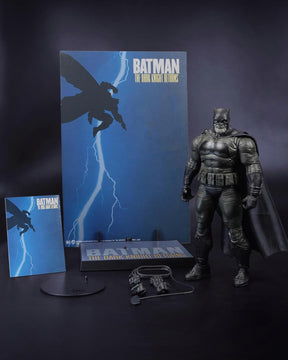 (PREVENTA) McFarlane Toys - DC Multiverse Batman (The Dark Knight Returns) 7in Action Figure, McFarlane Cover Recreations, Gold Label, Amazon Exclusive