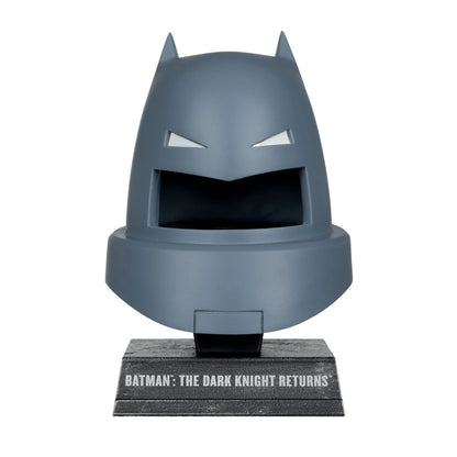 (PREVENTA) DC Direct Prop Replica Armored Batman Cowl (The Dark Knight Returns) 1:3 Scale