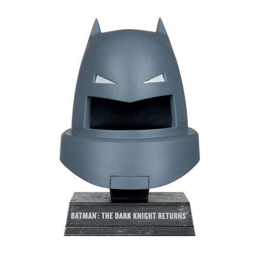 (PREVENTA) DC Direct Prop Replica Armored Batman Cowl (The Dark Knight Returns) 1:3 Scale